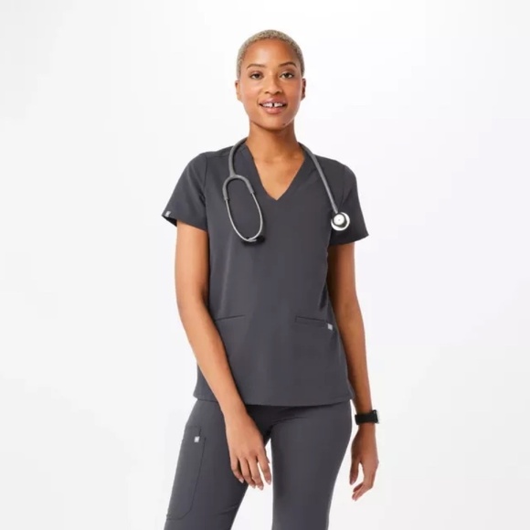 FIGS Women's Dark Gray Casma Three Pocket Technical Collection Scrub Top Size XS - Picture 1 of 8